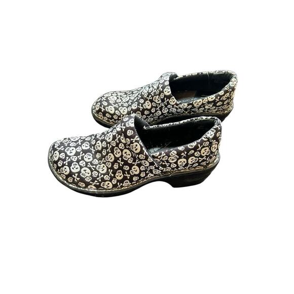 Boc Born Peggy Skull & Cross Bone Slip On Wedge Comfort Clogs Black White Sz 6.5 - Picture 6 of 10